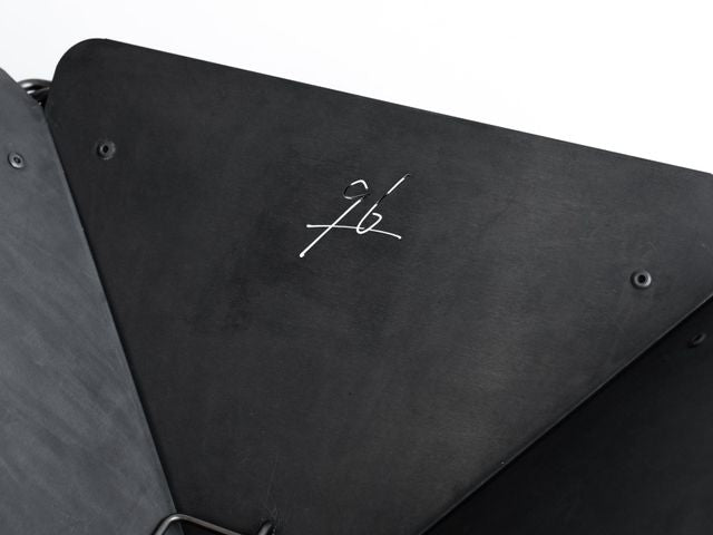 96【KURO】黒染め焚火台｜炎が映える光反射防止設計｜簡単組立・薄型収納