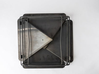 96【KURO】黒染め焚火台｜炎が映える光反射防止設計｜簡単組立・薄型収納