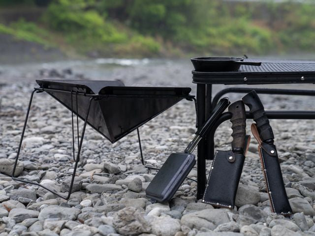 96【KURO】黒染め焚火台｜炎が映える光反射防止設計｜簡単組立・薄型収納