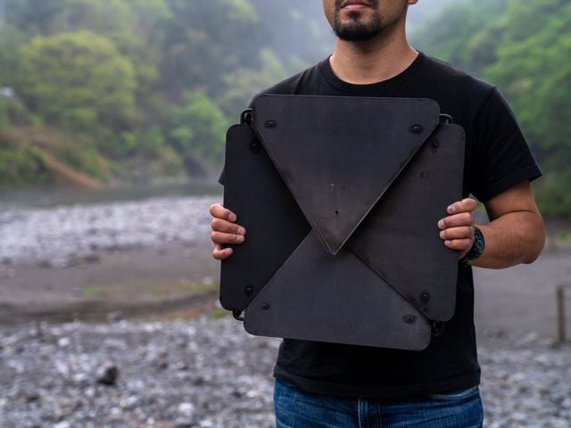 96【KURO】黒染め焚火台｜炎が映える光反射防止設計｜簡単組立・薄型収納