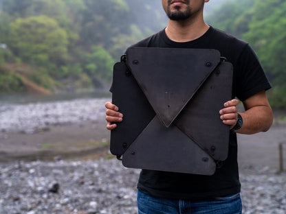 96【KURO】黒染め焚火台｜炎が映える光反射防止設計｜簡単組立・薄型収納