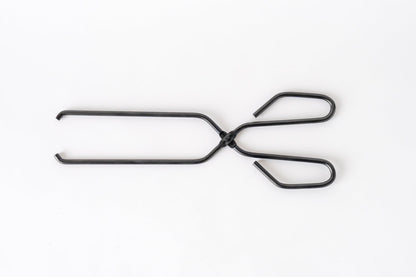 96【KURO】黒染め火ばさみ｜クラシックタイプの薪つかみ｜日本製・キャンプ用トング代替品｜オリジナル本革留め具付き