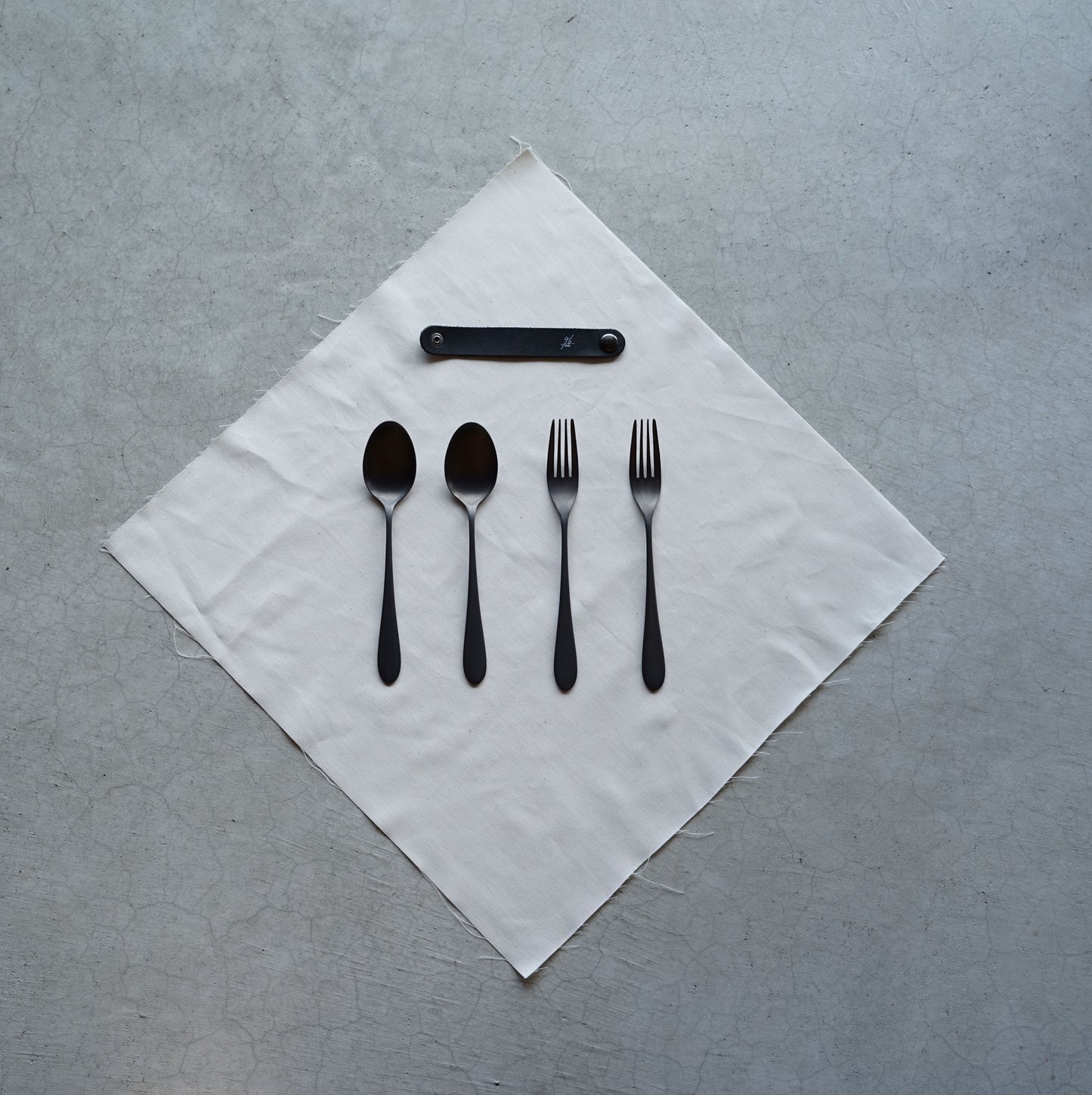 【96 KURO】カトラリー贈りものパッケージAざらざら｜黒染めステンレス製ギフトセット・日本製