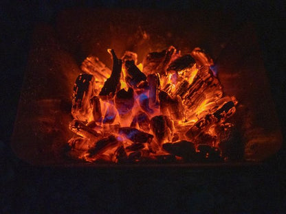 96【KURO】黒染め焚火台｜炎が映える光反射防止設計｜簡単組立・薄型収納